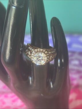 Vintage gold over 925 earth diamond halo cocktail ring size 6.5